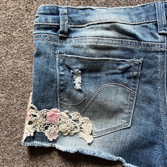Y2K Vanilla Star Low Rise Micro Jean Denim Shorts Crochet Details Size 13 (34x2) - Picture 8 of 13